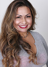 Roxy Rocks Curvy Latina