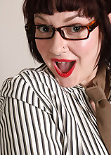 Satine Curvy And Fun