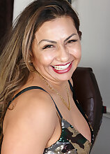 Roxy Rocks Beautiful Latina