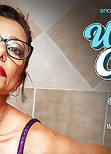 Mature.nl - Cougar Chachi Getting Her Unshaved Pussy Wet In The Bathroom