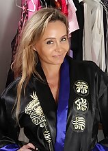 MILF Chelsey Townes spreads her tasty hairy pussy.