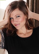 Stunning elegant MILF Amy Johnson naked in high heels.