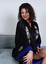 Mature amateur Mimi Love toys her beautiful older pussy.