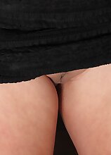 Mature blonde babe Sierra Smith exposes her perfect smooth pussy.