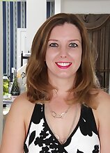 Gorgeous wife Deliliah Stevenson spreads her pussy.