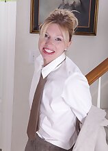 Seductive MILF Holly Jones off her work clothes.