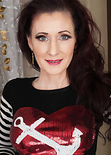 Scarlet Louise Flirty Look