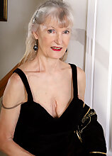 Mature Sexy Linda Jones