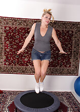44 year old Courtney Smith from AllOver30 streatching her pussy