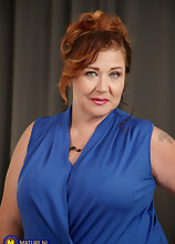 Mature.nl - Respectable curvy chech housewife Mondau turns into a sexfreak when she's masturbating alone