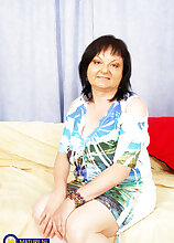 Mature.nl - Horny granny with big saggy tits getting a good pussy pounding