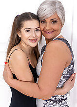 Mature.nl - MILF Arwen has an affair with her hot teeny stepdaughter Serina Gomez