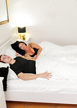Mature.nl - My hot stepmom Sporting Terry loves my hard dick in the morning