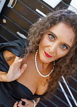 Mature.nl - Mavi Burbujita is naughty biker MILF that gets hot from young bad boys